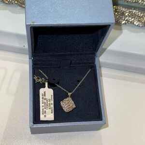 Elegant Silver Necklace with Pendant